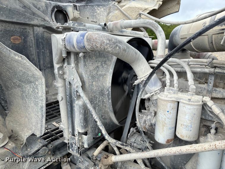 image for item FC5654 1999 Mack CH613 water truck