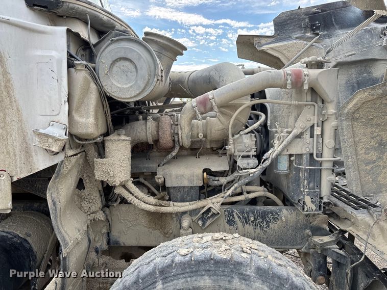 image for item FC5654 1999 Mack CH613 water truck