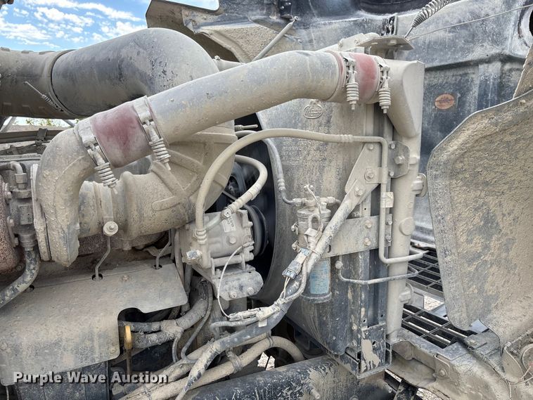 image for item FC5654 1999 Mack CH613 water truck
