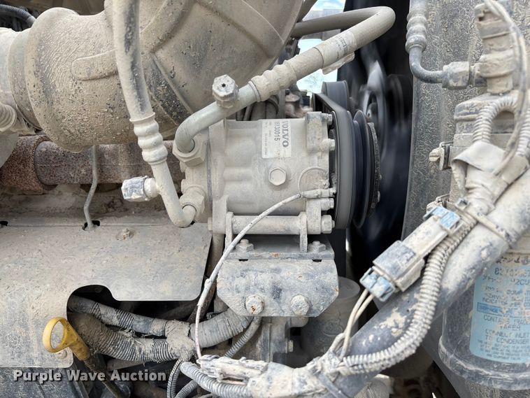 image for item FC5654 1999 Mack CH613 water truck