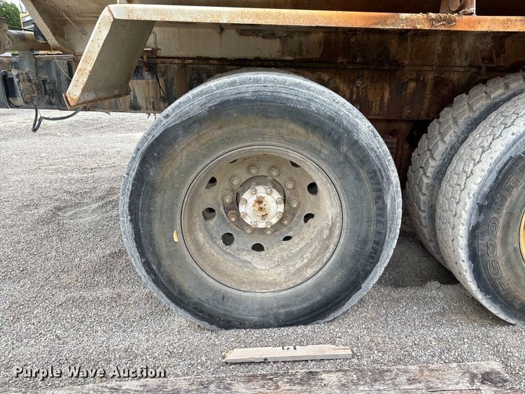 image for item FC5654 1999 Mack CH613 water truck