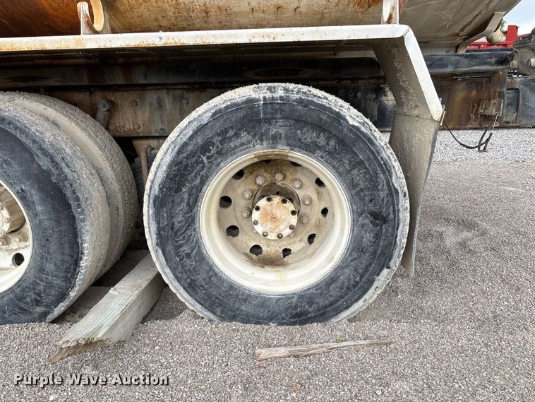image for item FC5654 1999 Mack CH613 water truck