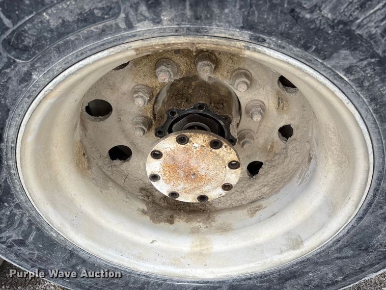image for item FC5654 1999 Mack CH613 water truck