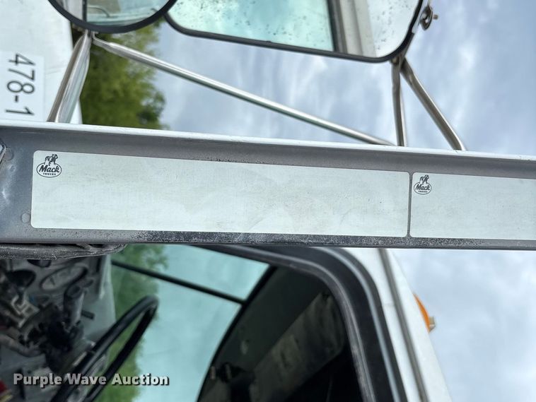 image for item FC5654 1999 Mack CH613 water truck