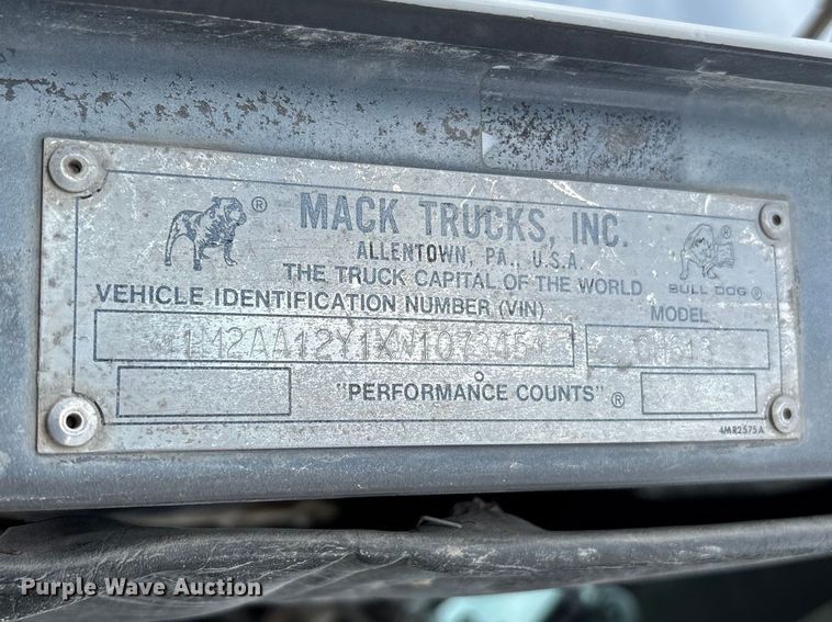 image for item FC5654 1999 Mack CH613 water truck