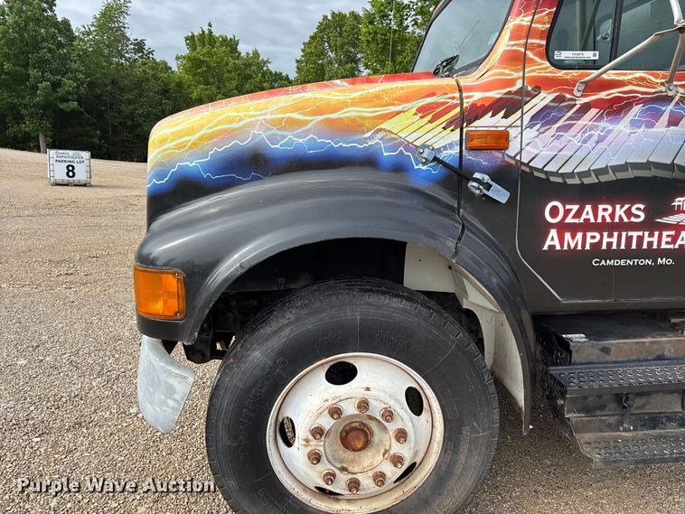 image for item FC5673 2000 International 4700 box truck