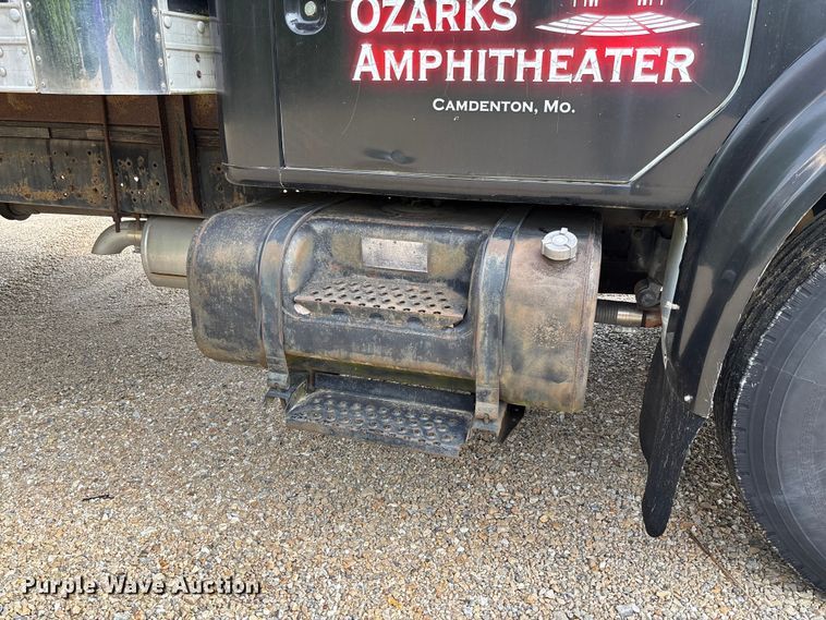 image for item FC5673 2000 International 4700 box truck