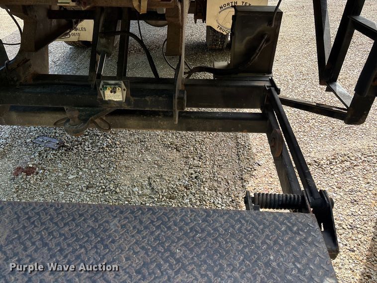 image for item FC5673 2000 International 4700 box truck