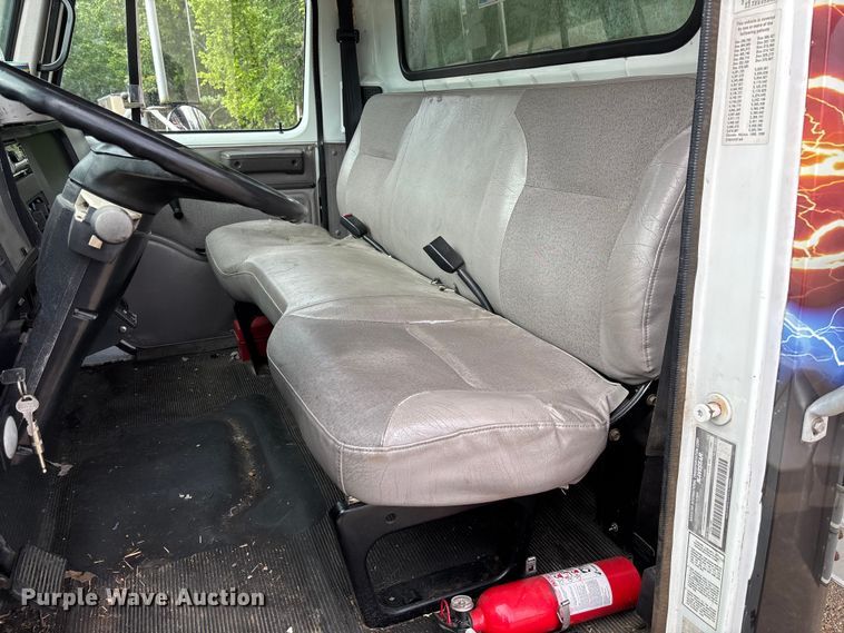 image for item FC5673 2000 International 4700 box truck