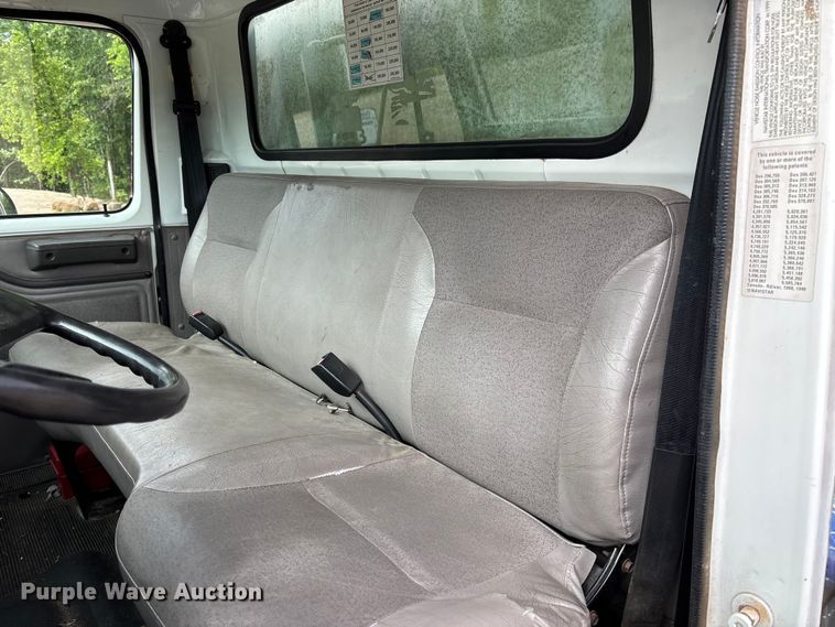 image for item FC5673 2000 International 4700 box truck