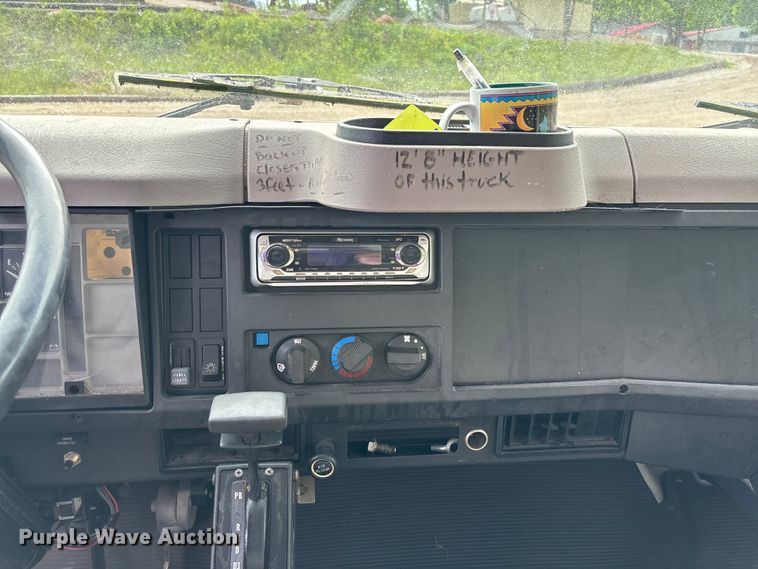 image for item FC5673 2000 International 4700 box truck