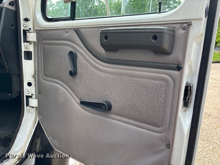 image for item FC5673 2000 International 4700 box truck