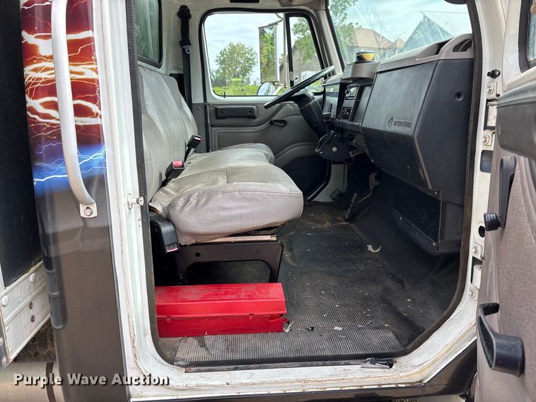 image for item FC5673 2000 International 4700 box truck