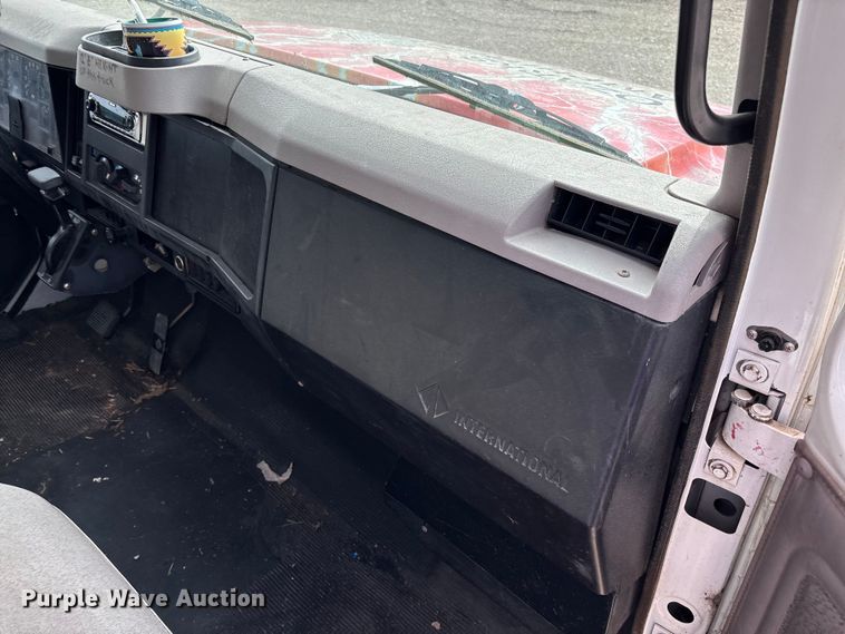 image for item FC5673 2000 International 4700 box truck