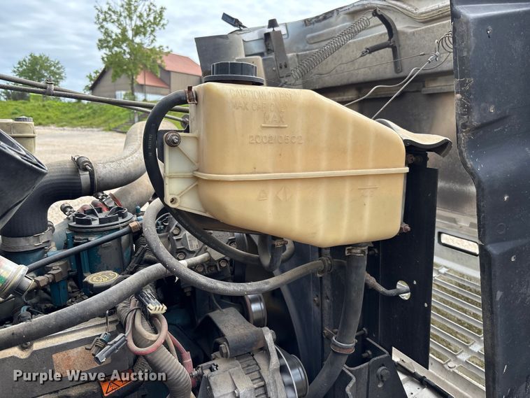 image for item FC5673 2000 International 4700 box truck