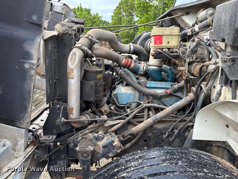 image for item FC5673 2000 International 4700 box truck