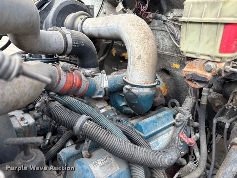 image for item FC5673 2000 International 4700 box truck