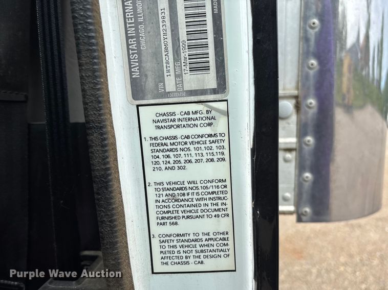 image for item FC5673 2000 International 4700 box truck