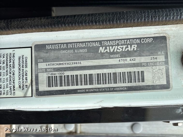 image for item FC5673 2000 International 4700 box truck