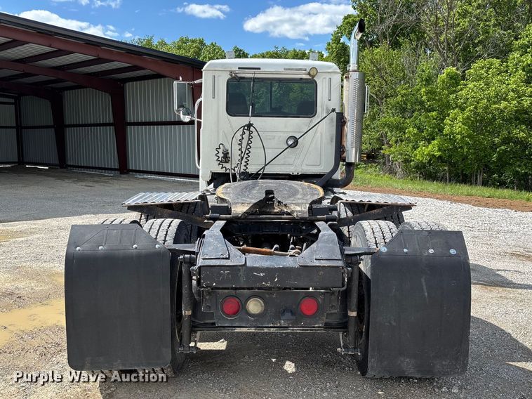 image for item FC5678 2001 Mack CH613 semi truck