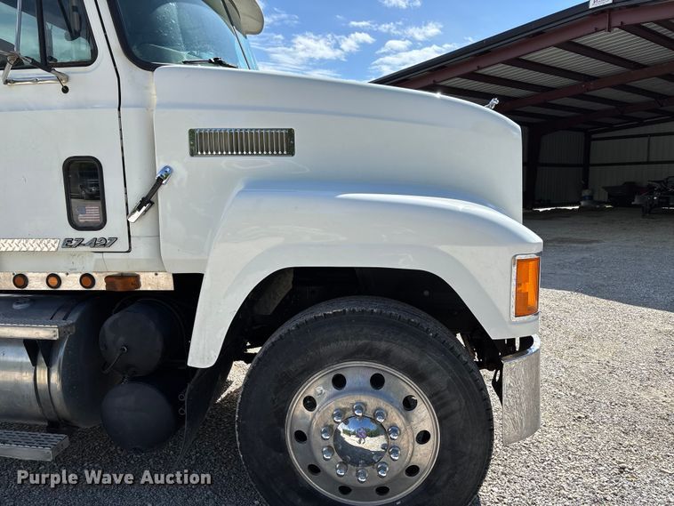image for item FC5678 2001 Mack CH613 semi truck