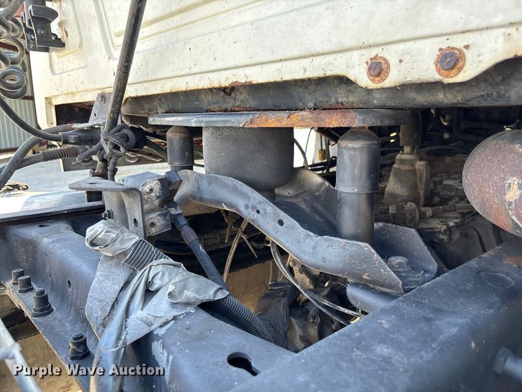 image for item FC5678 2001 Mack CH613 semi truck