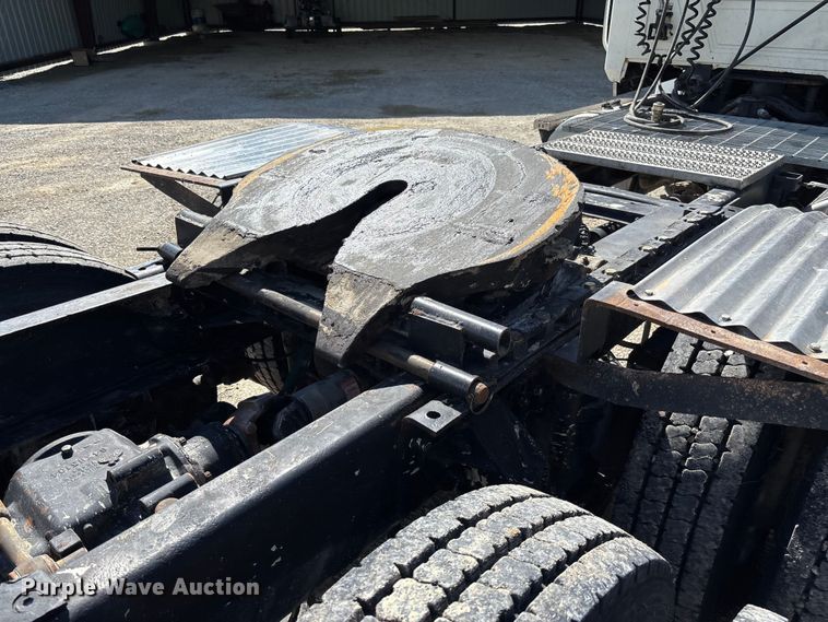 image for item FC5678 2001 Mack CH613 semi truck