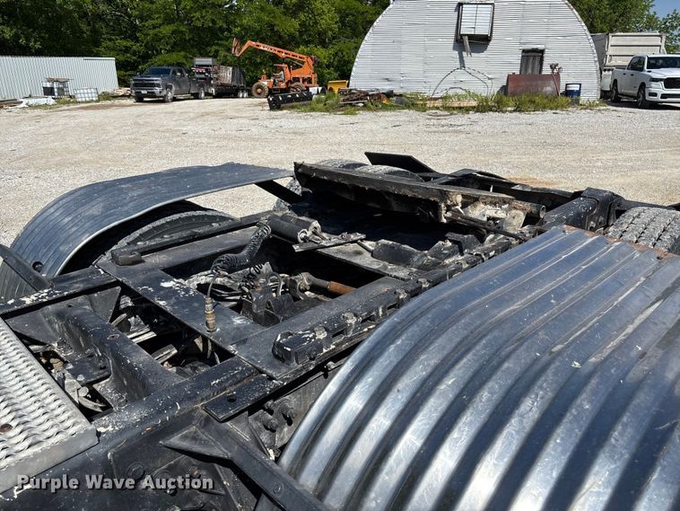 image for item FC5678 2001 Mack CH613 semi truck