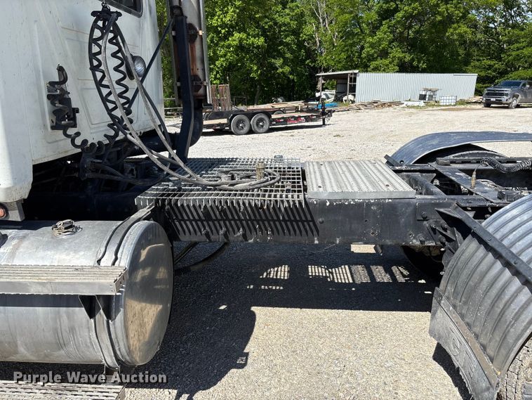 image for item FC5678 2001 Mack CH613 semi truck