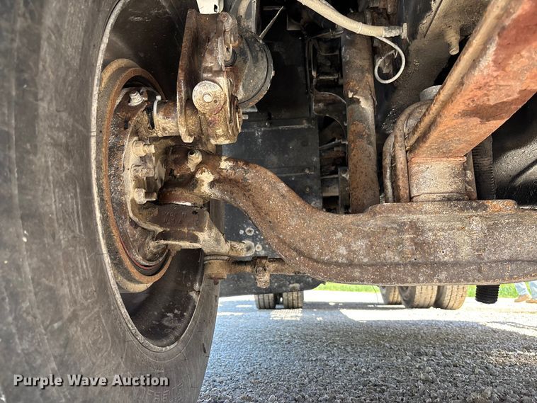 image for item FC5678 2001 Mack CH613 semi truck