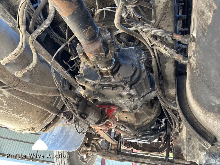 image for item FC5678 2001 Mack CH613 semi truck