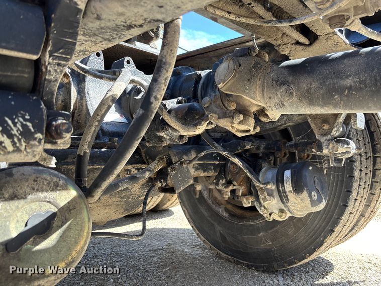 image for item FC5678 2001 Mack CH613 semi truck