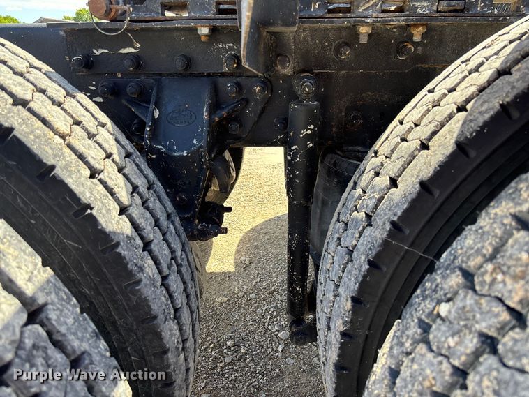 image for item FC5678 2001 Mack CH613 semi truck
