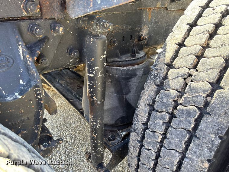 image for item FC5678 2001 Mack CH613 semi truck