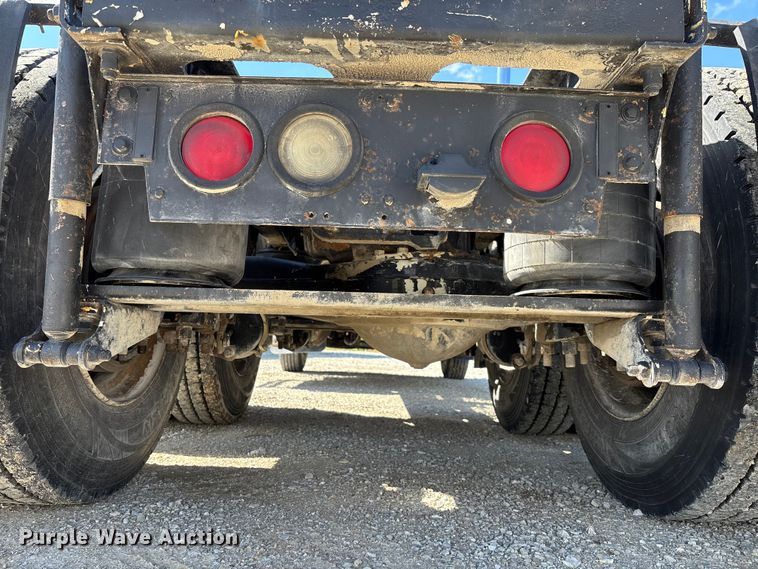 image for item FC5678 2001 Mack CH613 semi truck