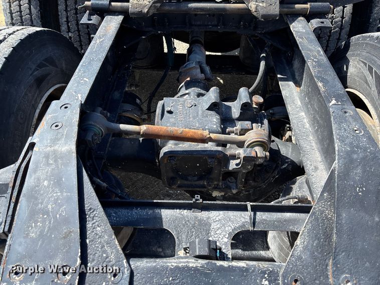 image for item FC5678 2001 Mack CH613 semi truck