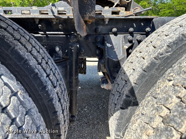 image for item FC5678 2001 Mack CH613 semi truck