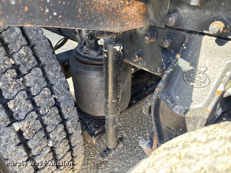 image for item FC5678 2001 Mack CH613 semi truck