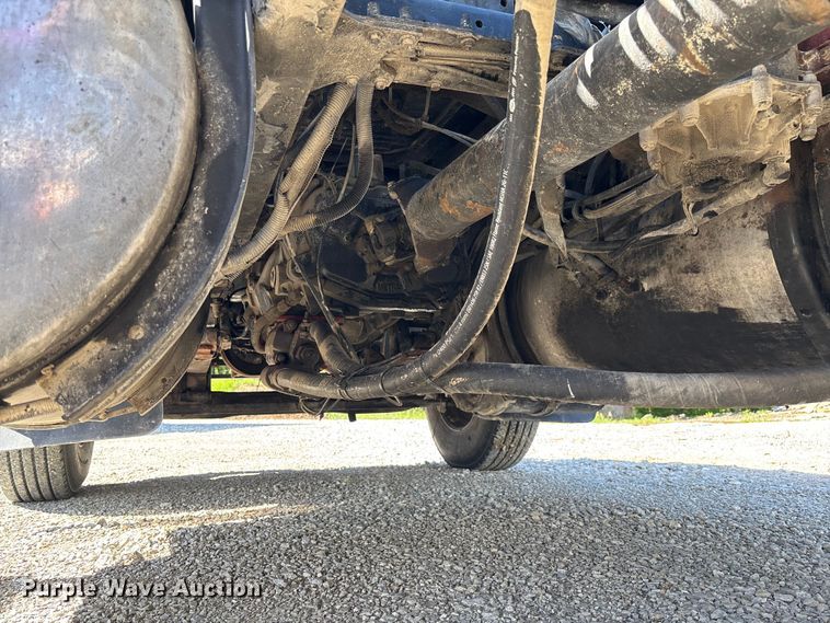 image for item FC5678 2001 Mack CH613 semi truck