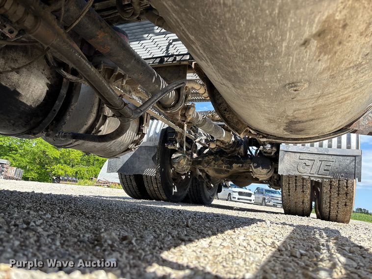 image for item FC5678 2001 Mack CH613 semi truck