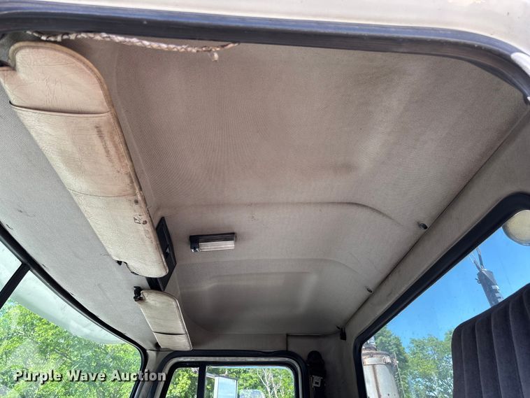 image for item FC5678 2001 Mack CH613 semi truck