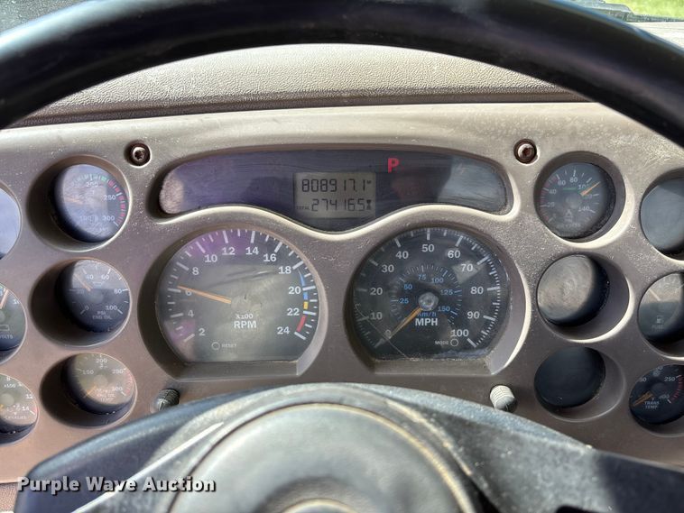 image for item FC5678 2001 Mack CH613 semi truck