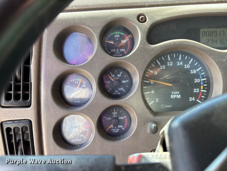 image for item FC5678 2001 Mack CH613 semi truck