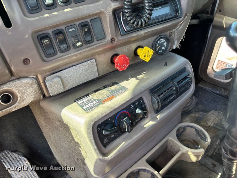 image for item FC5678 2001 Mack CH613 semi truck
