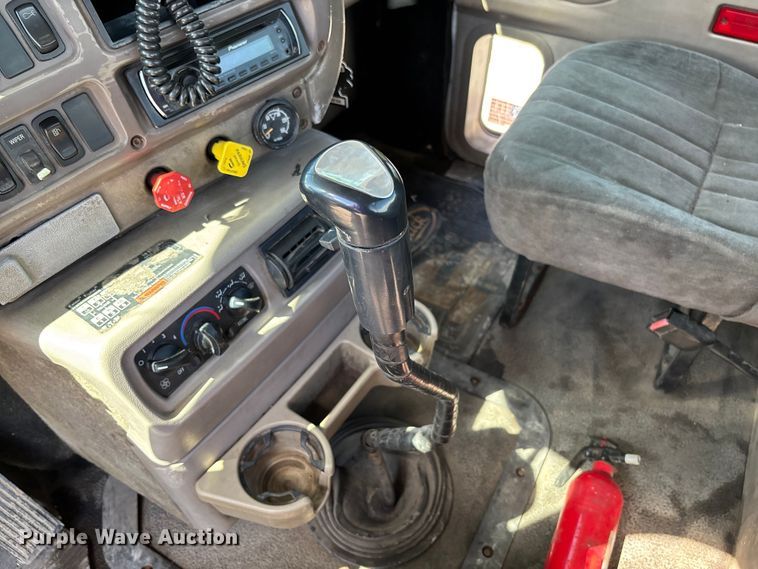 image for item FC5678 2001 Mack CH613 semi truck