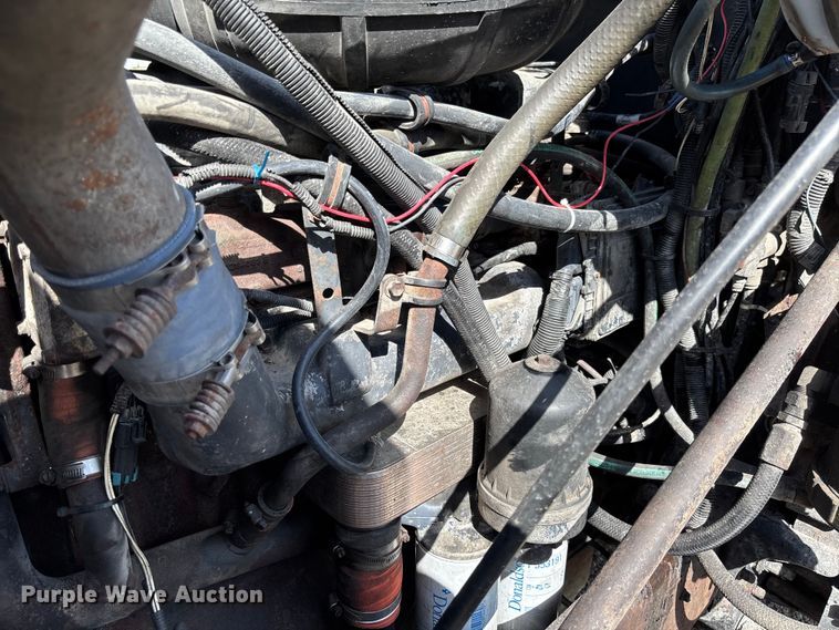 image for item FC5678 2001 Mack CH613 semi truck