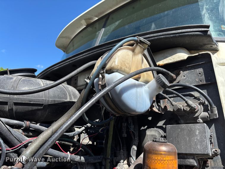 image for item FC5678 2001 Mack CH613 semi truck