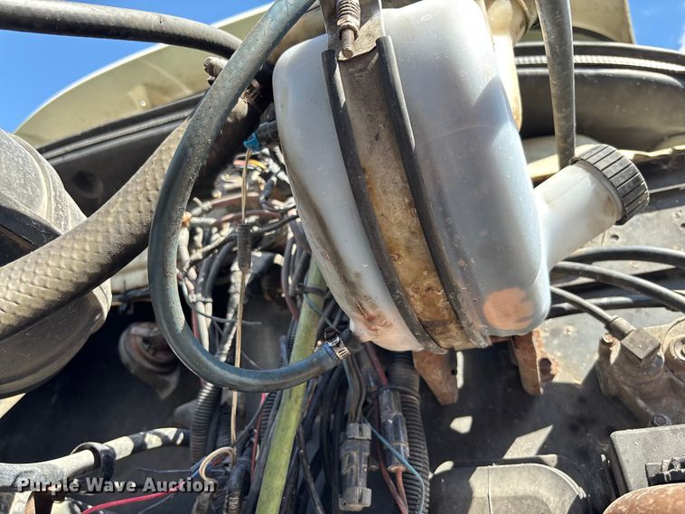 image for item FC5678 2001 Mack CH613 semi truck