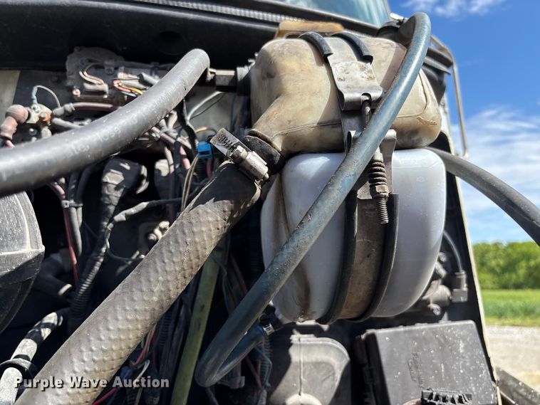 image for item FC5678 2001 Mack CH613 semi truck