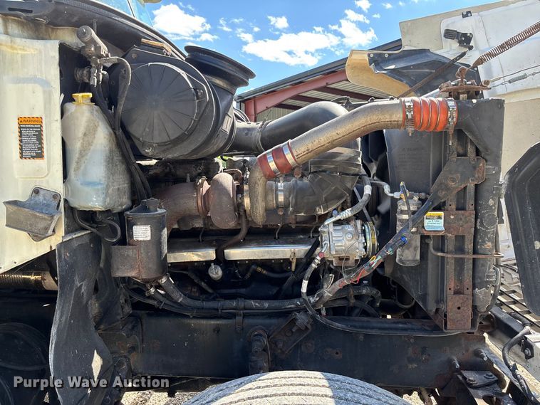 image for item FC5678 2001 Mack CH613 semi truck